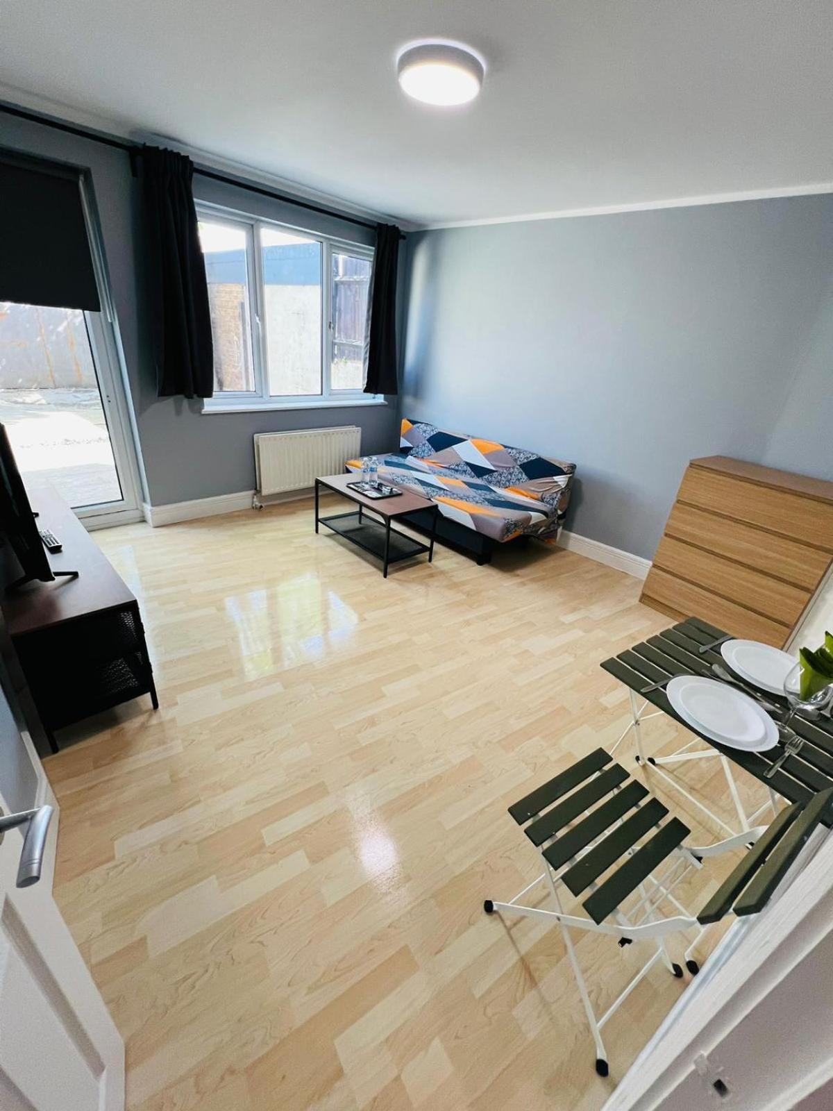 Westciti Caroco Croydon